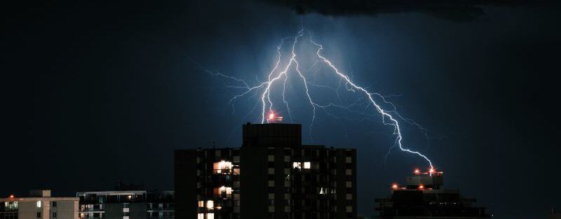 Cómo evitar daños por tormentas y rayos